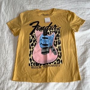 WOMEN’S FENDER TEE SIZE SMALL BRAND NEW NEVER BEEN WORN WITH TAGS